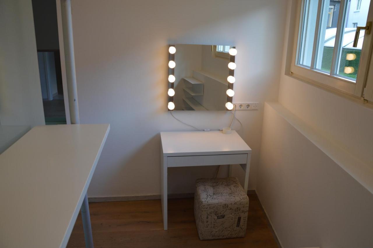 Modern Wuppertal Retreat: Cinema Experience with Private Parking Apartment Exterior photo