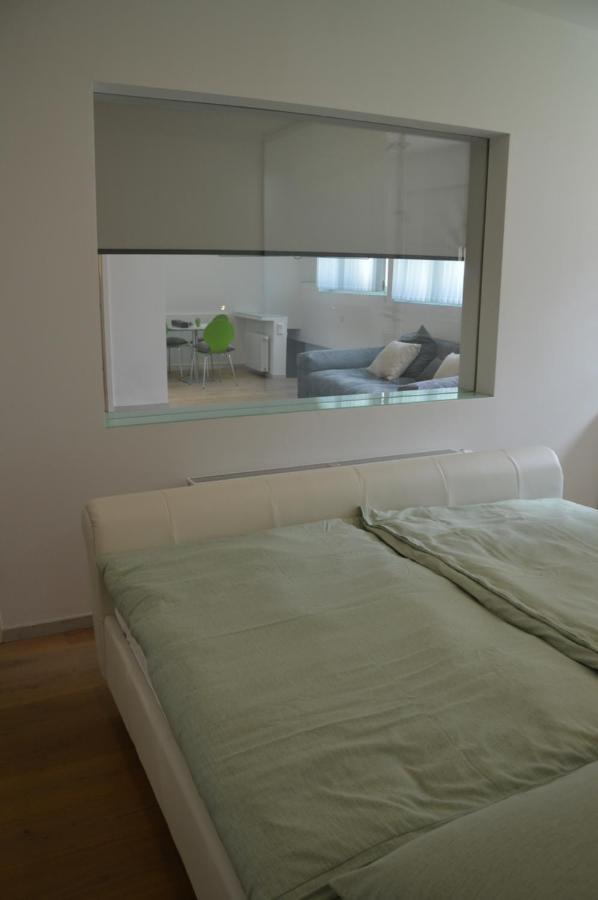 Modern Wuppertal Retreat: Cinema Experience with Private Parking Apartment Exterior photo
