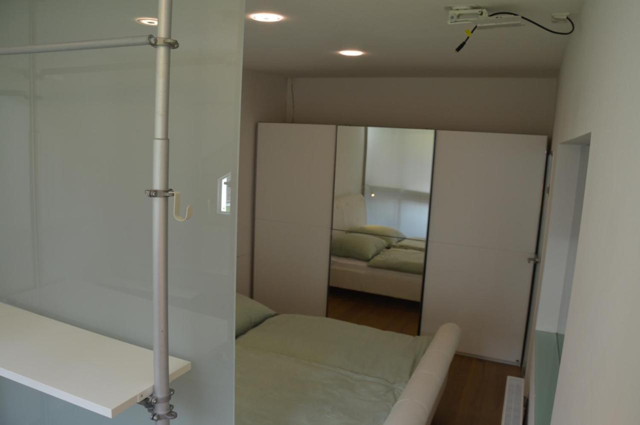 Modern Wuppertal Retreat: Cinema Experience with Private Parking Apartment Exterior photo