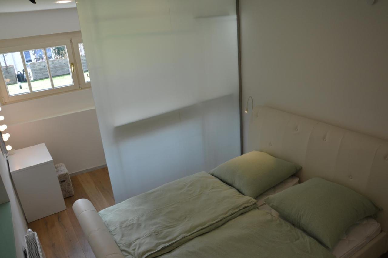 Modern Wuppertal Retreat: Cinema Experience with Private Parking Apartment Exterior photo