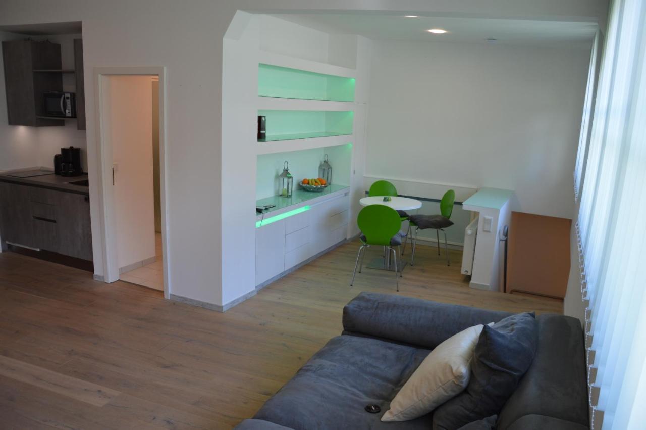 Modern Wuppertal Retreat: Cinema Experience with Private Parking Apartment Exterior photo